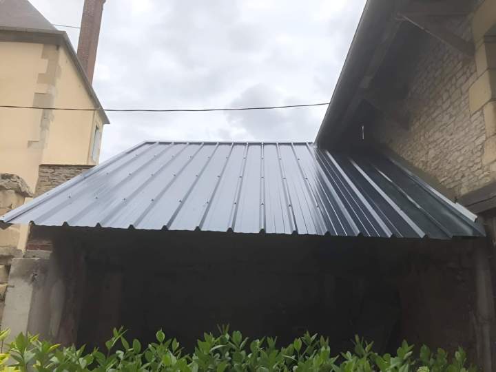 Nouvelle toiture en métal ondulé Argentan