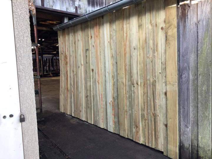 Rénovation mur constitué de planches en bois Argentan