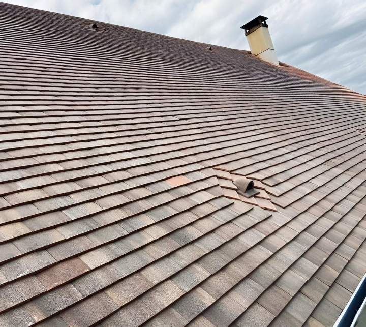 Toiture neuve en tuiles mécaniques brun-rouge Argentan