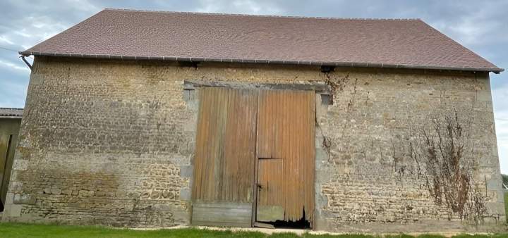 Ancien bâtiment avec nouvelle toiture Argentan