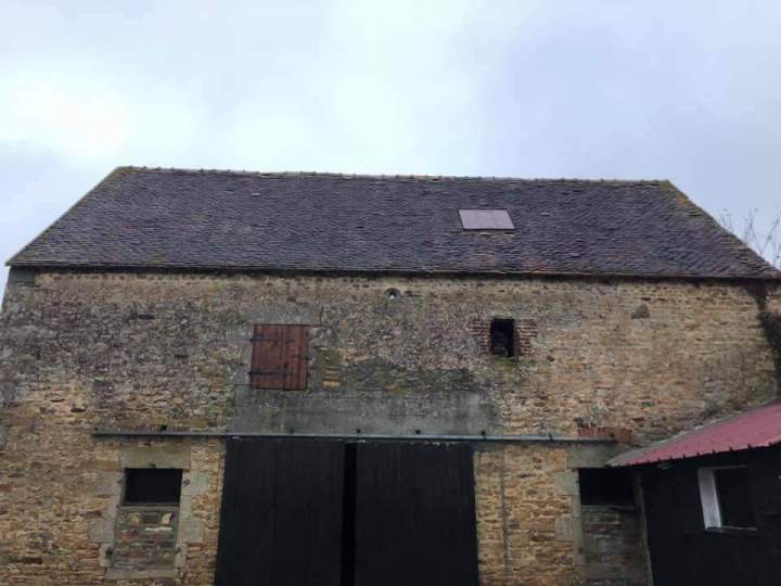 Bâti traditionnel avec toiture en tuile à rénover Argentan
