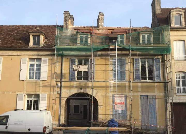 Bâtiment avec toiture à rénover Argentan