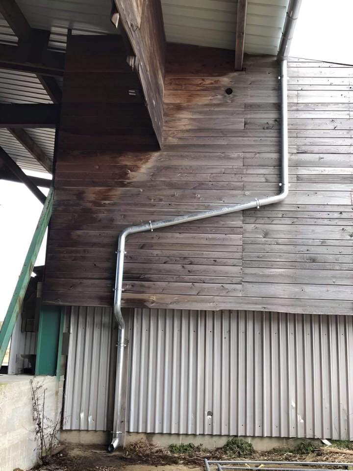 Bardage moderne et gouttière métallique Argentan