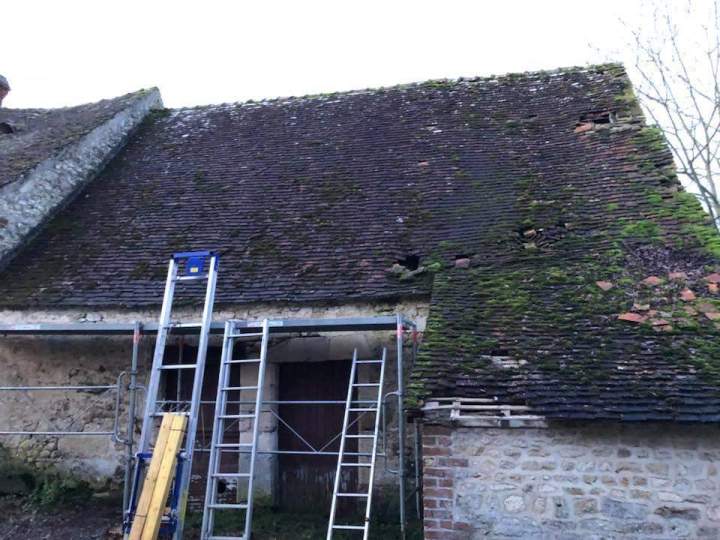 Restauration toiture aux tuiles endommagées et manquantes Argentan