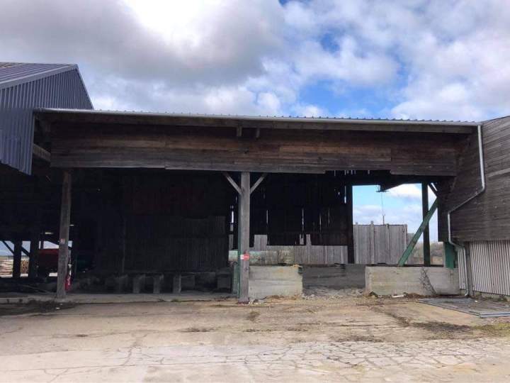 Structure agricole ave toiture en tôle ondulée Argentan